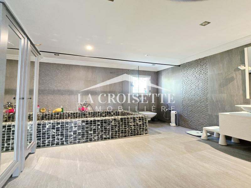 Villa S+5 avec piscine et jardin à Gammarth